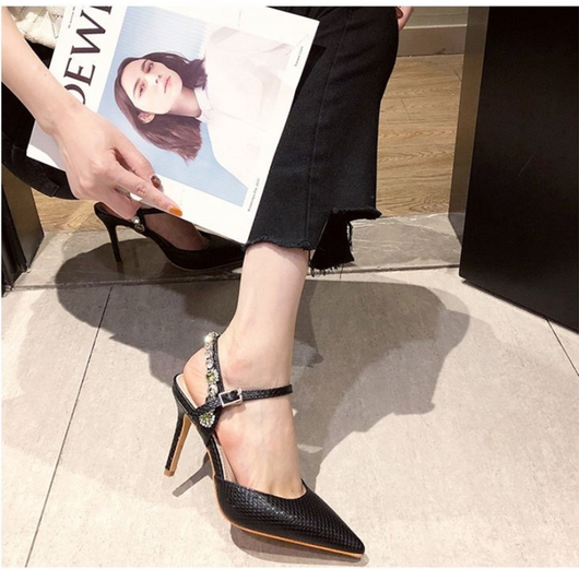 Sandalias de Tacón Stiletto con Punta Afilada y Diseño de Serpiente Brillante - Image 11