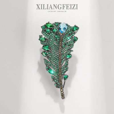 Broche de Cristal Verde Antiguo con Diseño de Pluma - Image 4