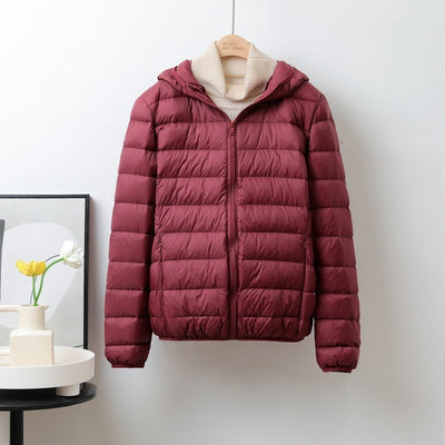 Chaqueta Corta Acolchada de Plumón para Mujer con Capucha y Cuello Alto - Image 12
