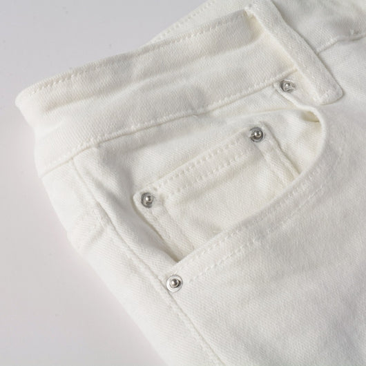 Jeans Rotos Blancos con Detalle de Flor de Marañón - Image 18