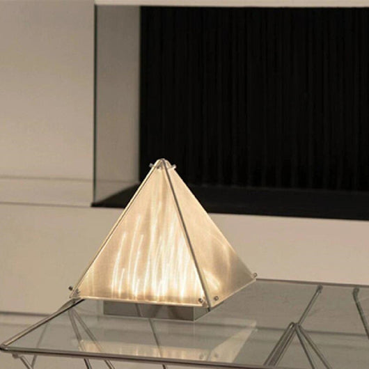 Lámpara de Mesa Minimalista Moderna con Diseño Artístico