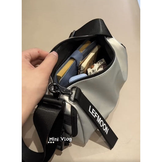 Bolsa Mensajera Unisex Compacta Negro - Versátil y Funcional - Image 12