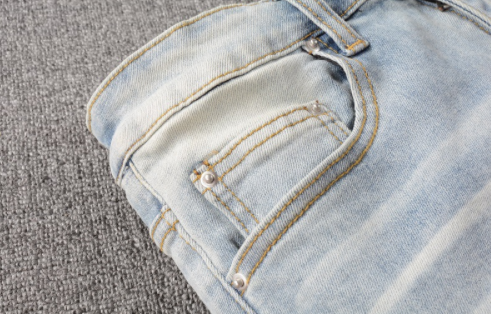 Jeans Skinny Ajustados con Algodón Elástico y Efecto Desgastado - Image 4