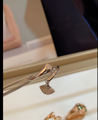 Anillo de Serpiente con Diamantes - Diseño Moderno para Dedo Índice - Image 7