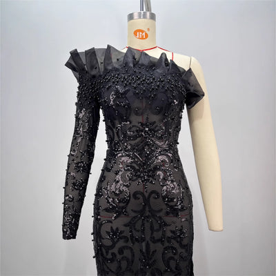 Vestido Negro con Lentejuelas y Hombro Descubierto - Diseño Elegante con Abertura - Image 3