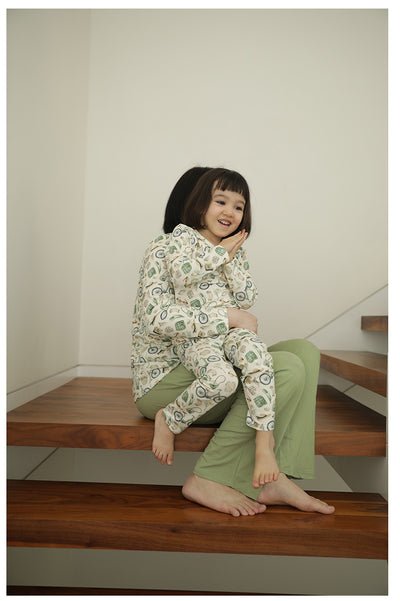 Bamboo cotton knitted parent-child pajama set with a pumpkin print long-sleeve top and solid light blue-grey pants. - Image 50