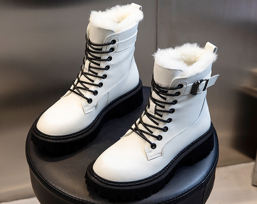 Botas Martin de Cachemira con Tacón Grueso y Tubo Medio en Lana - Image 9