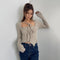 Blusa Larga con Cordones Irregulares y Superposición de Encaje