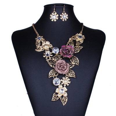 Conjunto de Collar y Aretes Bohemios de Resina Calada - Image 6