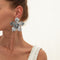 Aretes de Flor Plisada en Metal Líquido