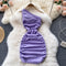 Vestido Tubo Plisado con Hombro Inclinado - Diseño Elegante en Colores Sólidos