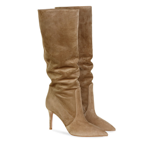 Botas Stiletto Café de Gamuza con Punta Aguda y Caña Media