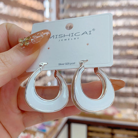Aretes Geométricos Minimalistas con Efecto Degradado - Image 5