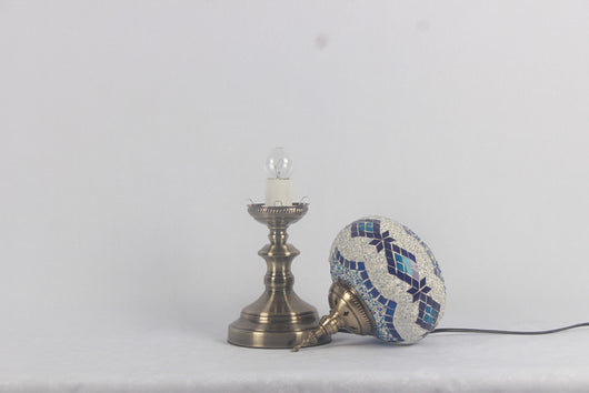 Lámpara de Mesa Romántica con Diseño Elegante - Image 40