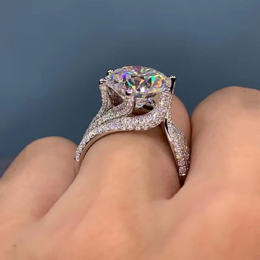 Anillo de Moissanita para Mujer con Sello de Amor en Plata y Oro - Image 8