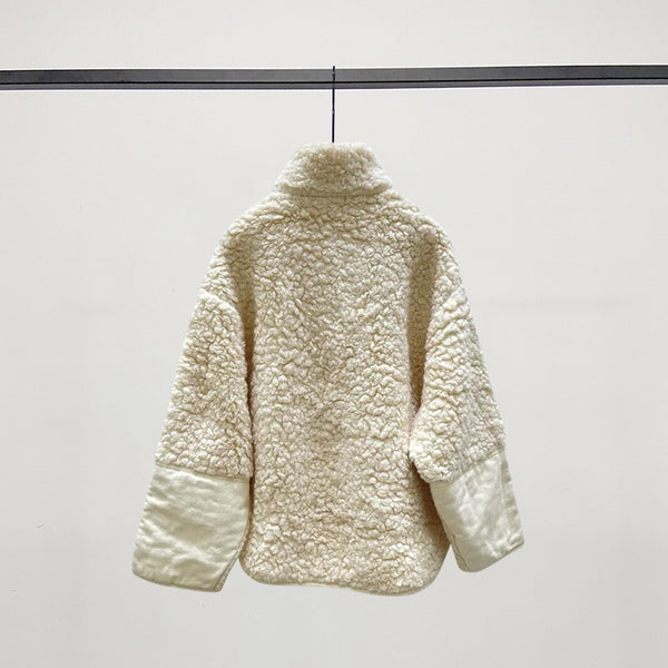 Abrigo Suéter Polar con Cuello Alto y Detalles de Costura Cordero