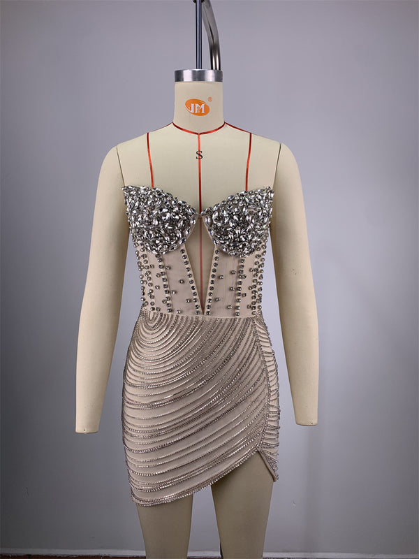 Vestido Mini Ajustado con Hombros Descubiertos y Detalles de Diamantes - Image 6