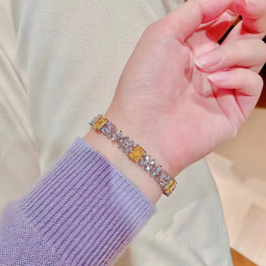 Pulsera Floral de Diamantes de Color en Oro Amarillo 18K - Image 6