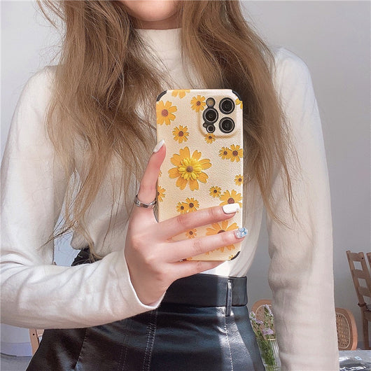 Funda Suave de Piel de Cordero con Textura Margarita 3D y Perforaciones de Silicona