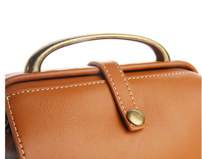 Bolsa Mensajera de Cuero para Mujer - Diseño Minimalista - Image 10