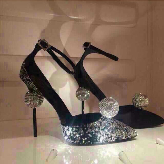 Tacones Plateados Altos con Cristales Puntiagudos