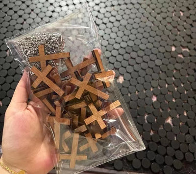Colgante Ornamental Cruz de Madera Artesanal - Image 11