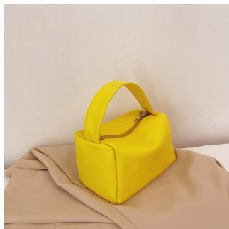 Bolso de Mano con Cadena Dorada - Diseño Versátil Primavera - Image 7
