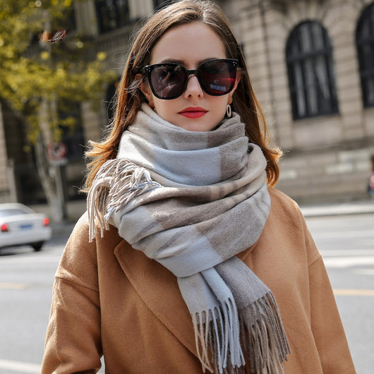 Bufanda Escocesa con Flecos de Lana Pura - Estilo Británico Clásico - Image 5
