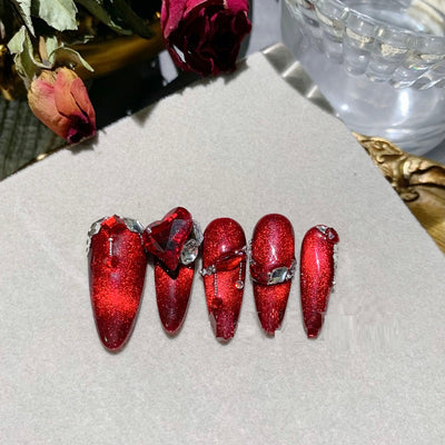 Uña Artesanal de Lujo Ojo de Gato Rojo con Diamantes para Año Nuevo - Image 9