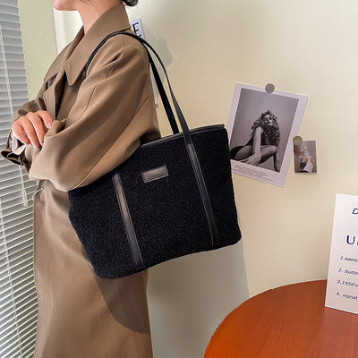 Bolso de Mujer Grande en Lana de Cordero con Textura Premium