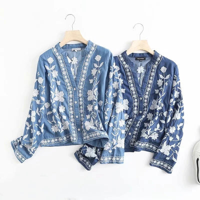 Camisa Denim de Algodón Tencel con Cuello V y Bordados para Mujer - Image 8