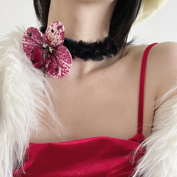 Collar Ajustable de Orquídea Phalaenopsis en Peluche Tricolor