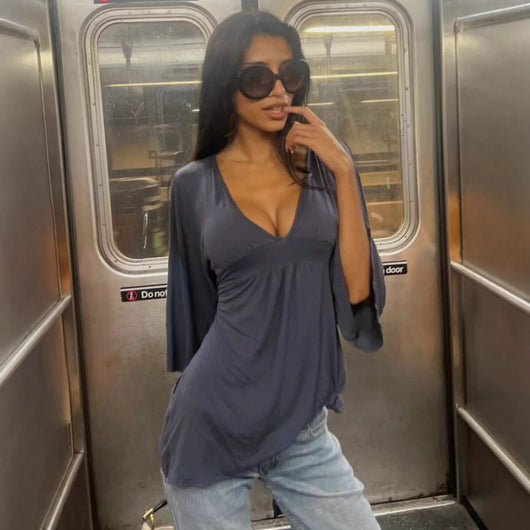 Blusa Elegante Escote en V Profundo con Mangas Trompeta para Mujer