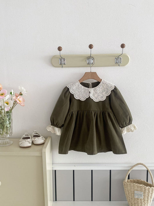 Vestido Princesa Niña con Cuello de Encaje y Solapas - Image 11