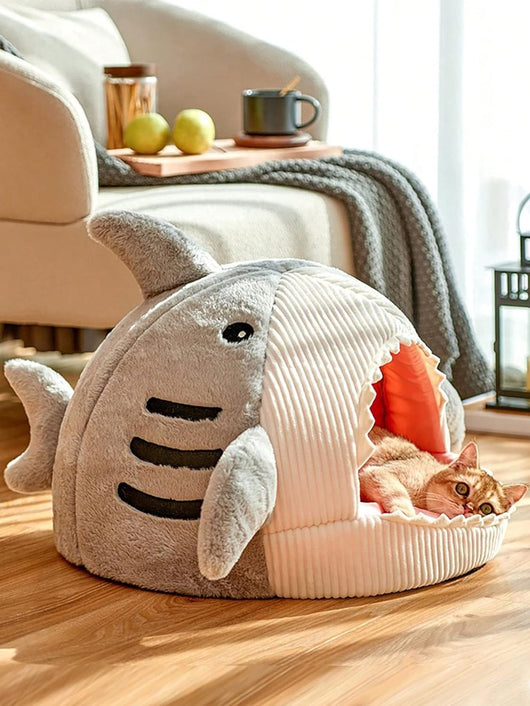 Casa Refugio Acogedora para Gatos con Diseño de Tiburón - Image 8