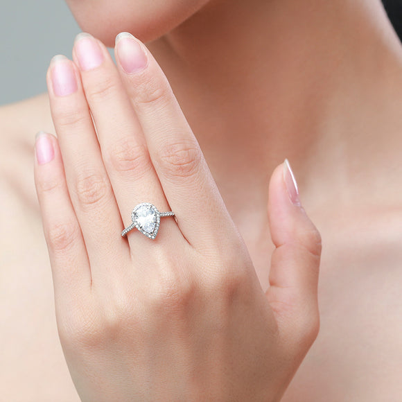 Anillo de Plata 925 con Diamante Simulado Tipo Huevo de Paloma