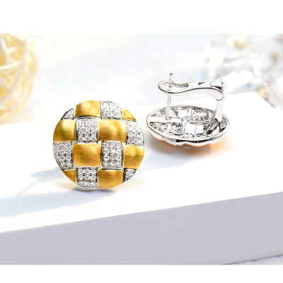 Aretes de Oro 18K con Diamantes - Diseño Trenzado y Acabado Cepillado - Image 10