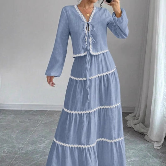 Conjunto Elegante con Blusa de Encaje y Falda Plisada con Mangas Farol - Image 4