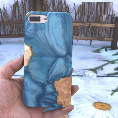 Funda de Teléfono en Madera y Resina Epoxi con Diseño de Moda - Image 9