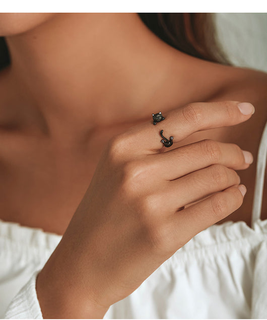Anillo de Gato Negro con Baño de Electroplata en Plata Esterlina