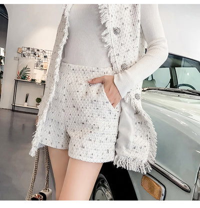 Traje Tweed Elegante para Mujer con Detalles de Encaje y Flecos - Image 5