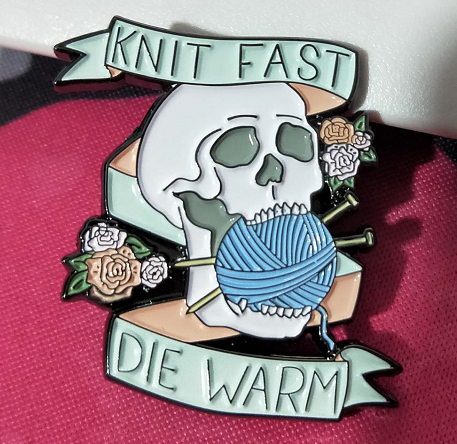 Broche de Calavera Tejida