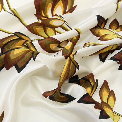 Pañuelo Grande Cuadrado con Diseño Floral Minimalista - Image 5