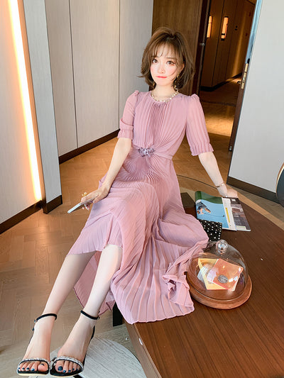 Vestido Elegante con Pliegues y Detalle Floral en la Cintura - Image 12