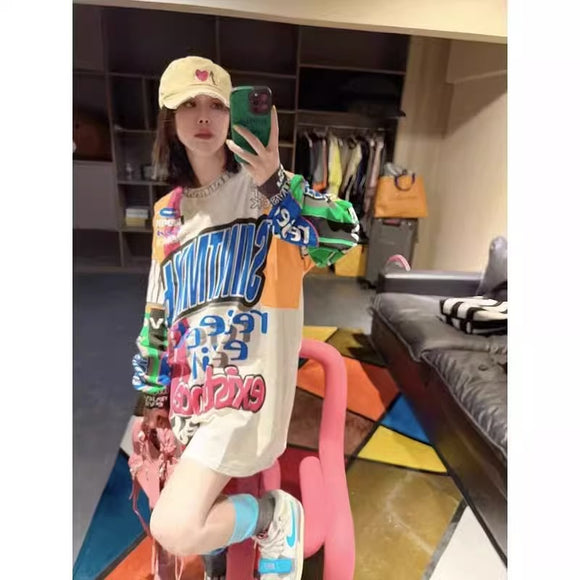 Playera Manga Larga Cuello Redondo con Diseño Graffiti