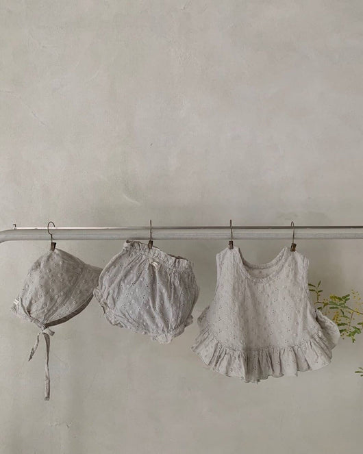 Conjunto de Tres Piezas Infantil con Chaleco Bordado, Shorts y Gorro - Image 3