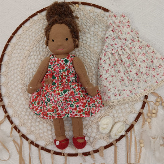 Muñeca Waldorf Artesanal de Peluche - Niña con Cabello Largo