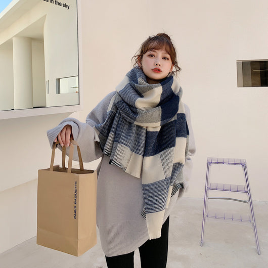 Bufanda Cuadriculada Blanca y Azul Estilo Japonés para Mujer - Image 4