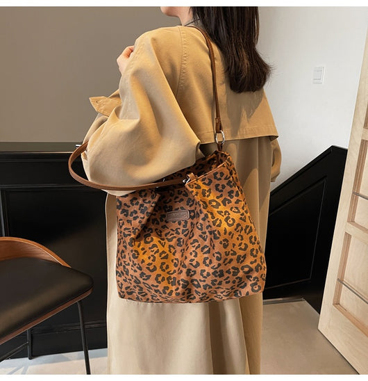 Bolsa Grande de Lona con Estampado de Leopardo para Hombro - Image 16