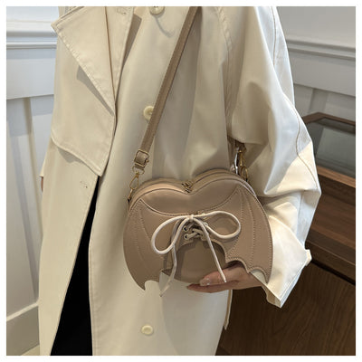 Bolso Bandolera con Diseño de Alas de Murciélago y Corazón - Image 24